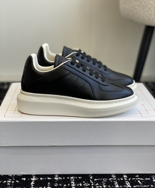 Alexander McQueen Oversized White/Black