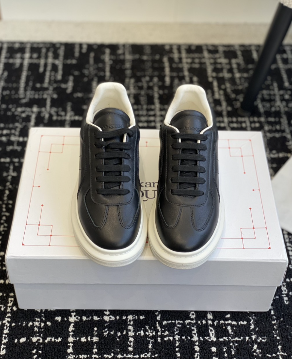 Alexander McQueen Oversized White/Black