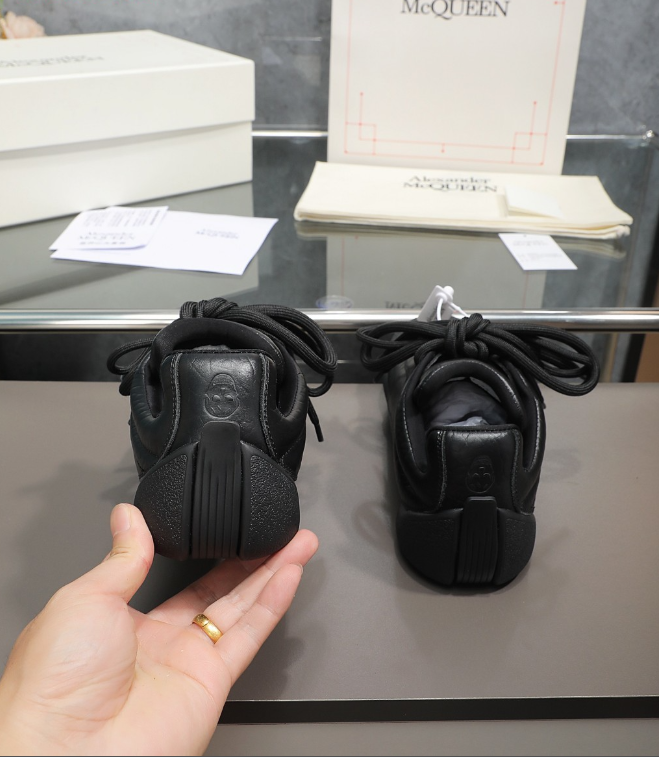 Alexander McQueen Flexion Black