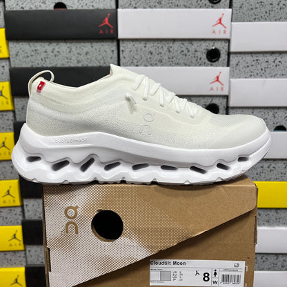 On Running Cloudtilt Remix Triple White