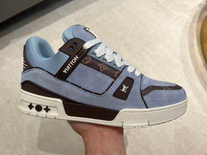 Trainer Blue