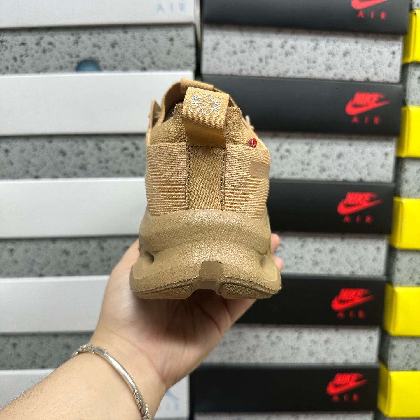 Cloudtilt Loewe Dark Sand