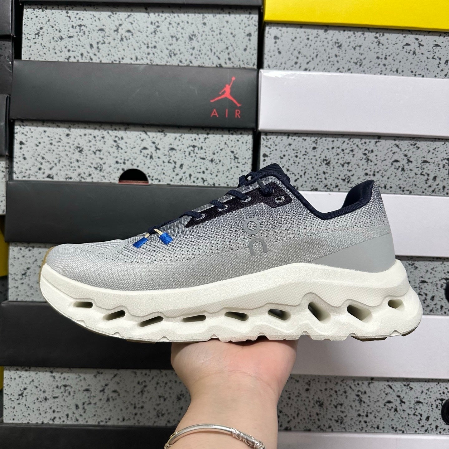 On Running Cloudtilt Remix Grey Fade