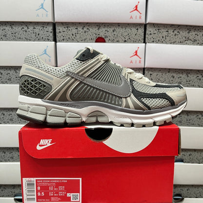 Vomero 5 Metallic Silver