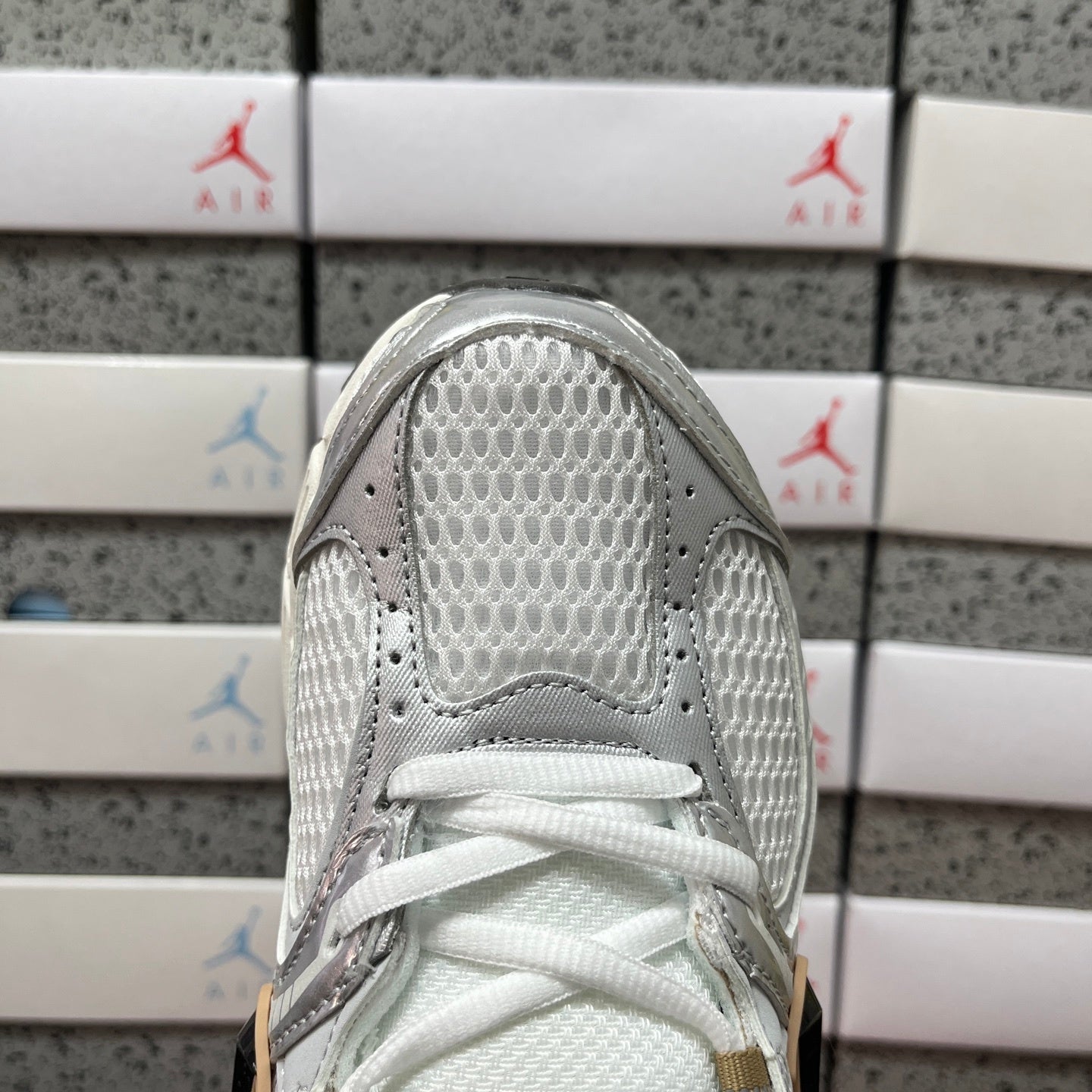 V5 RNR White/Medium