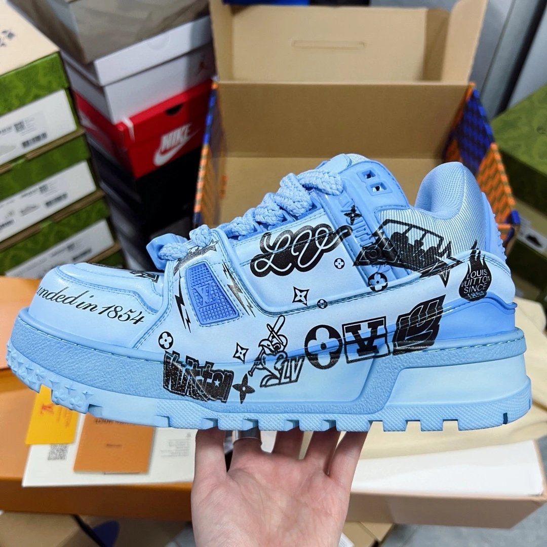 Trainer Blue