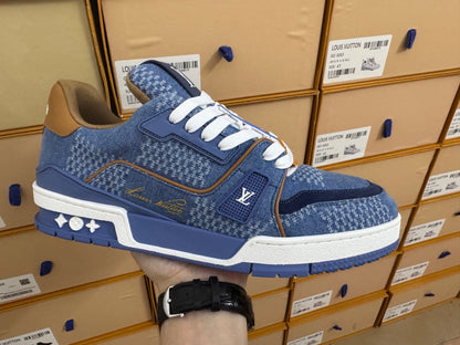 Trainer Blue
