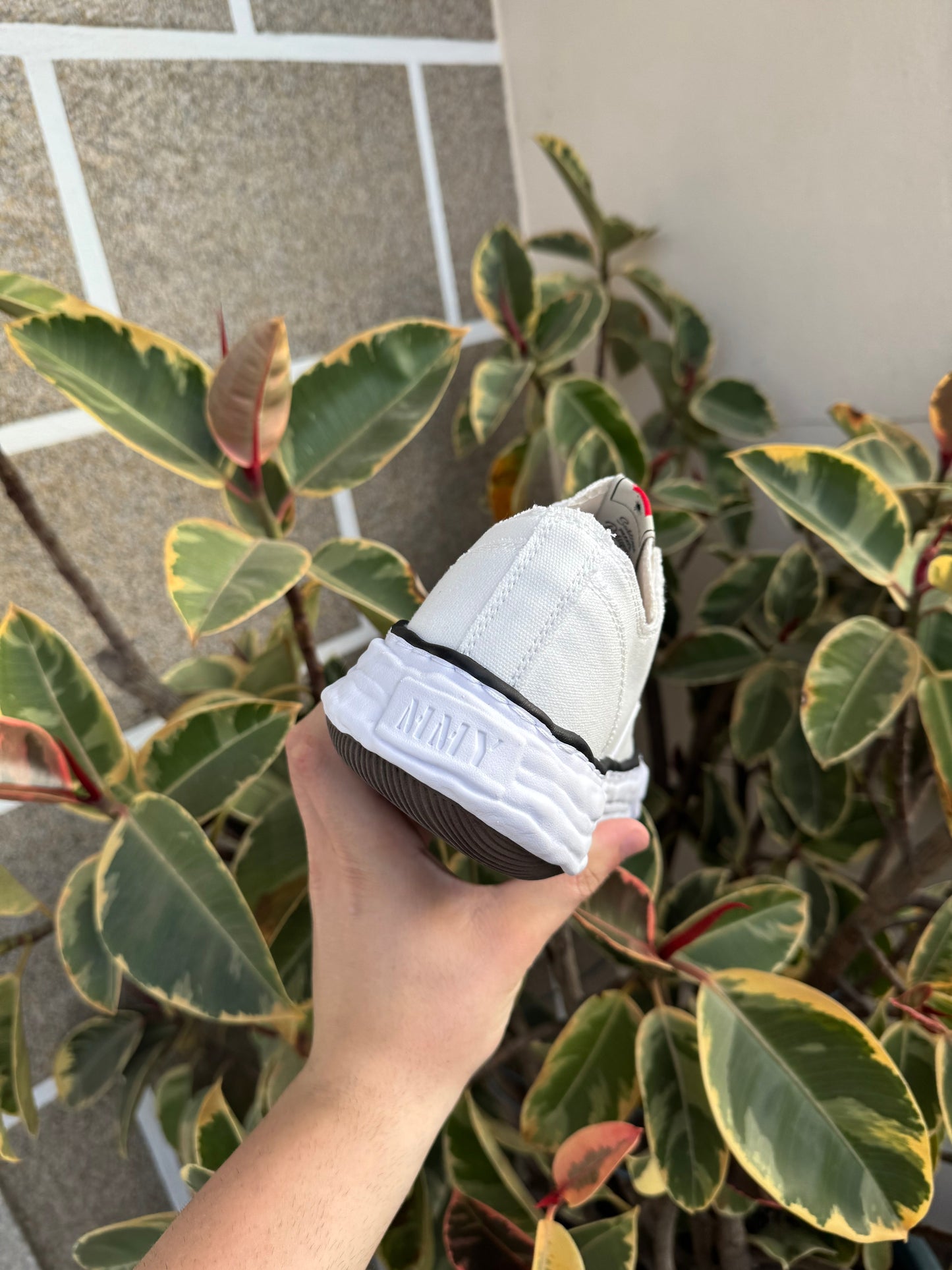 MM White