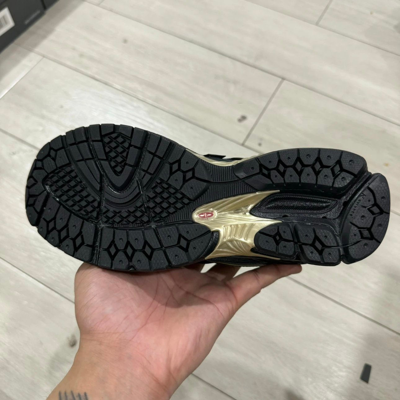 1906 Black and Gold