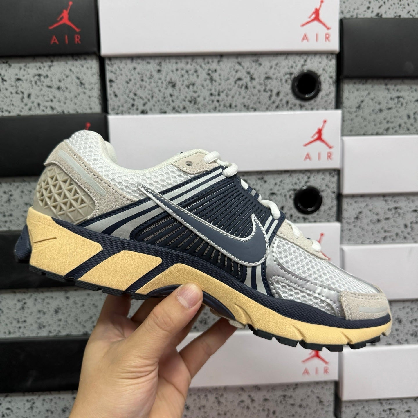 Vomero 5 White Thunder