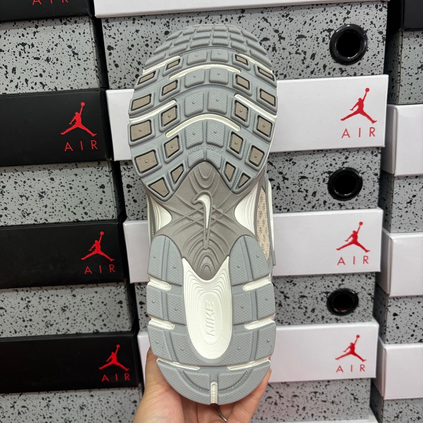 V5 RNR Beige Grey
