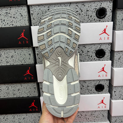 V5 RNR Beige Grey
