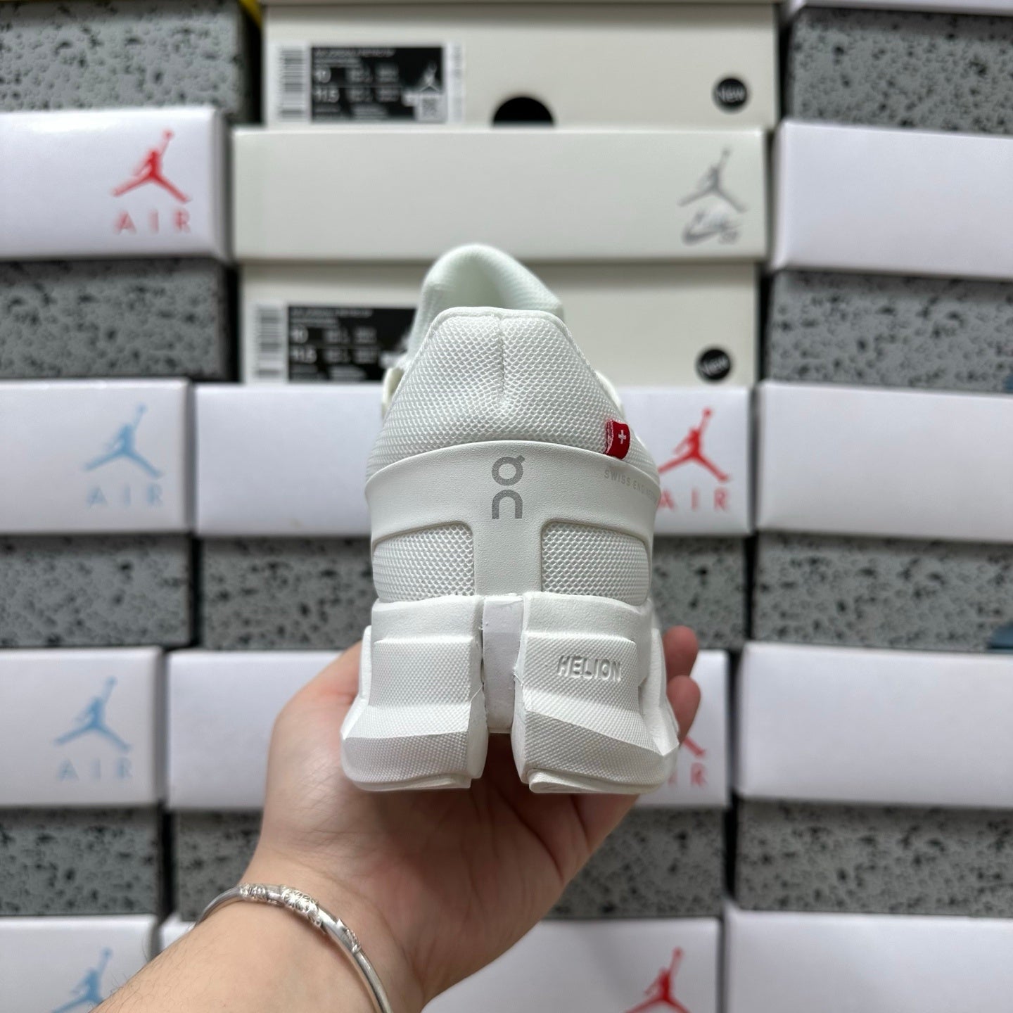 Cloudswift 4 White