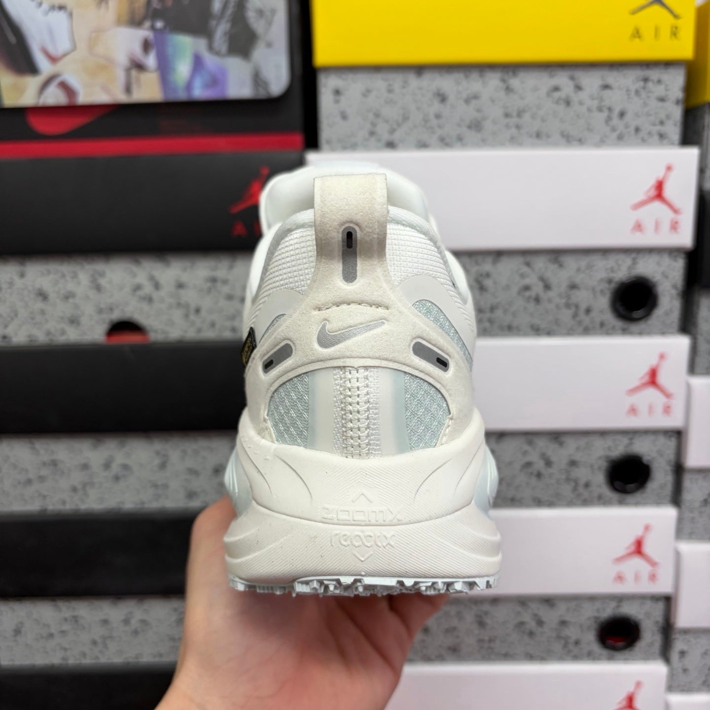 Vomero Plus Beige Grey