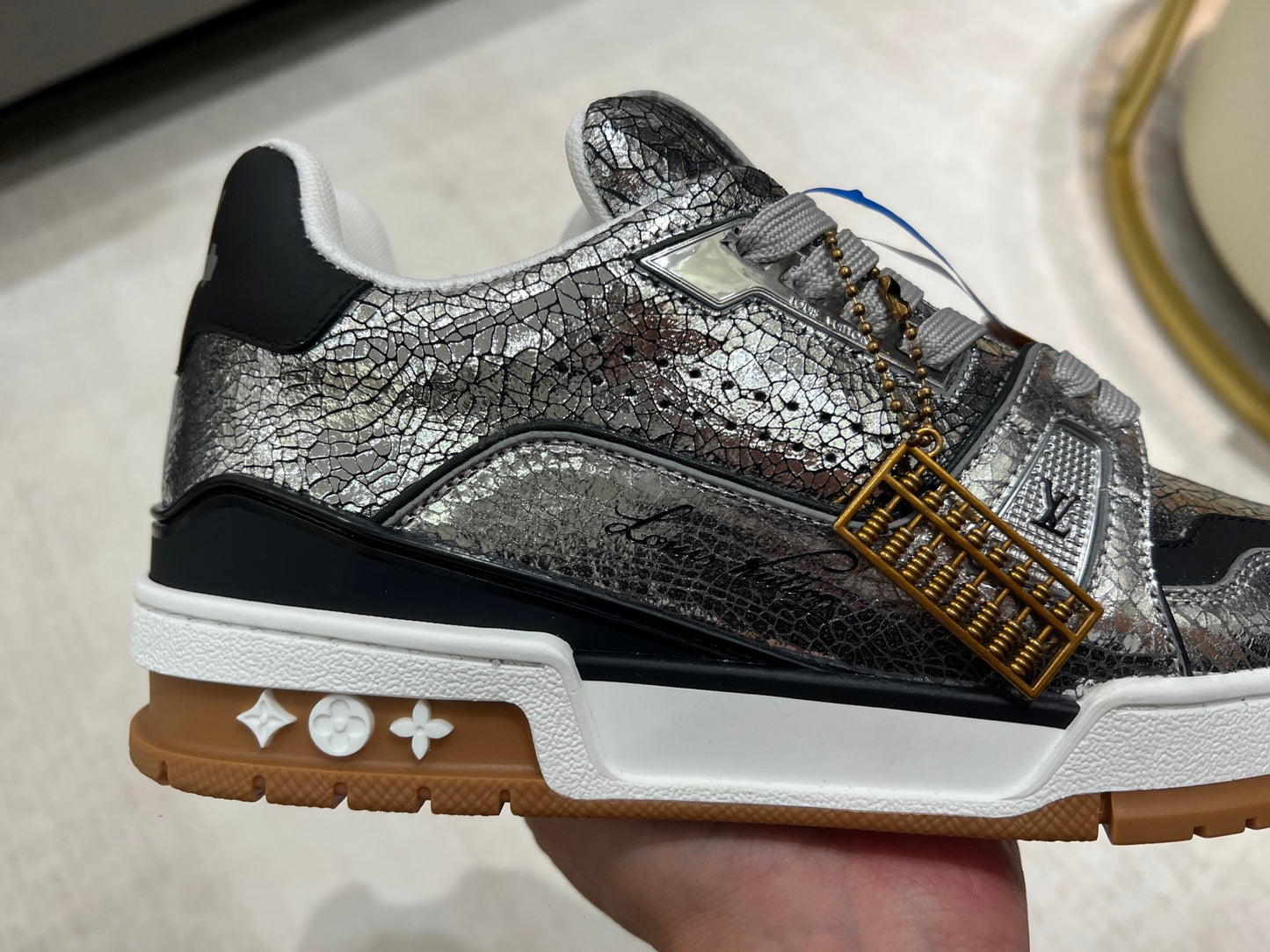 Trainer Dark Silver