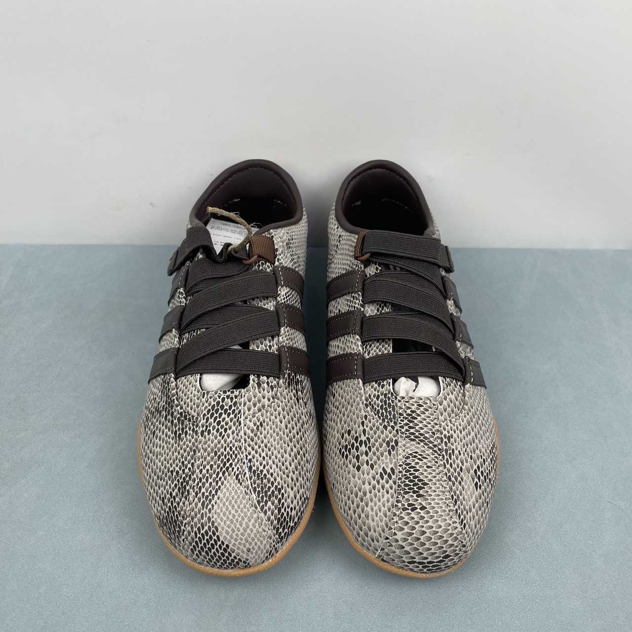 AD TOKYO Black White Gold