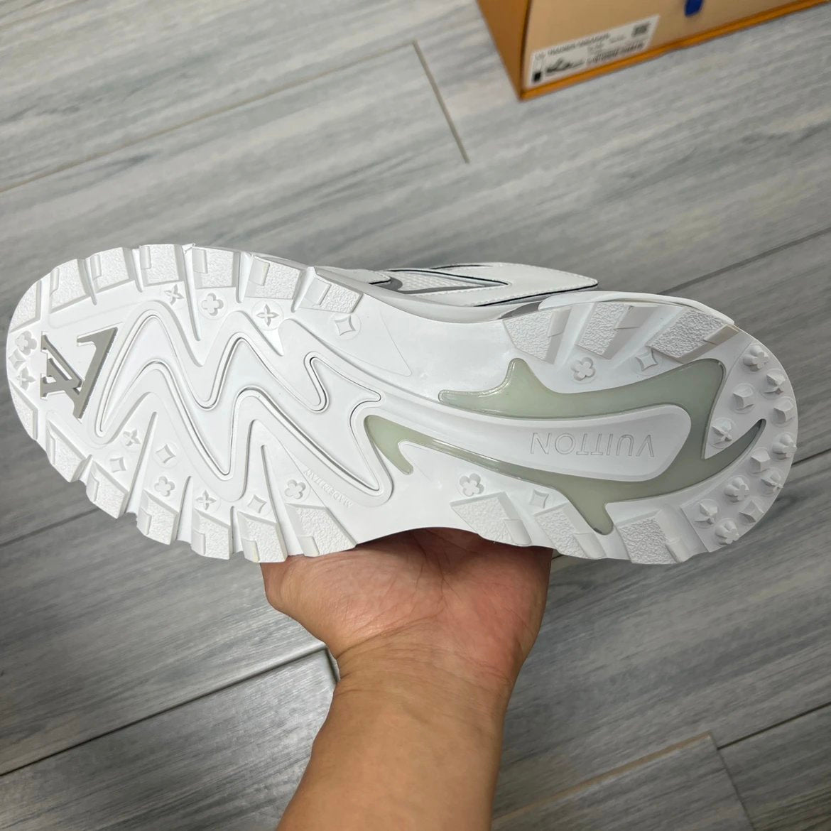 LV Runner Tatic Grey