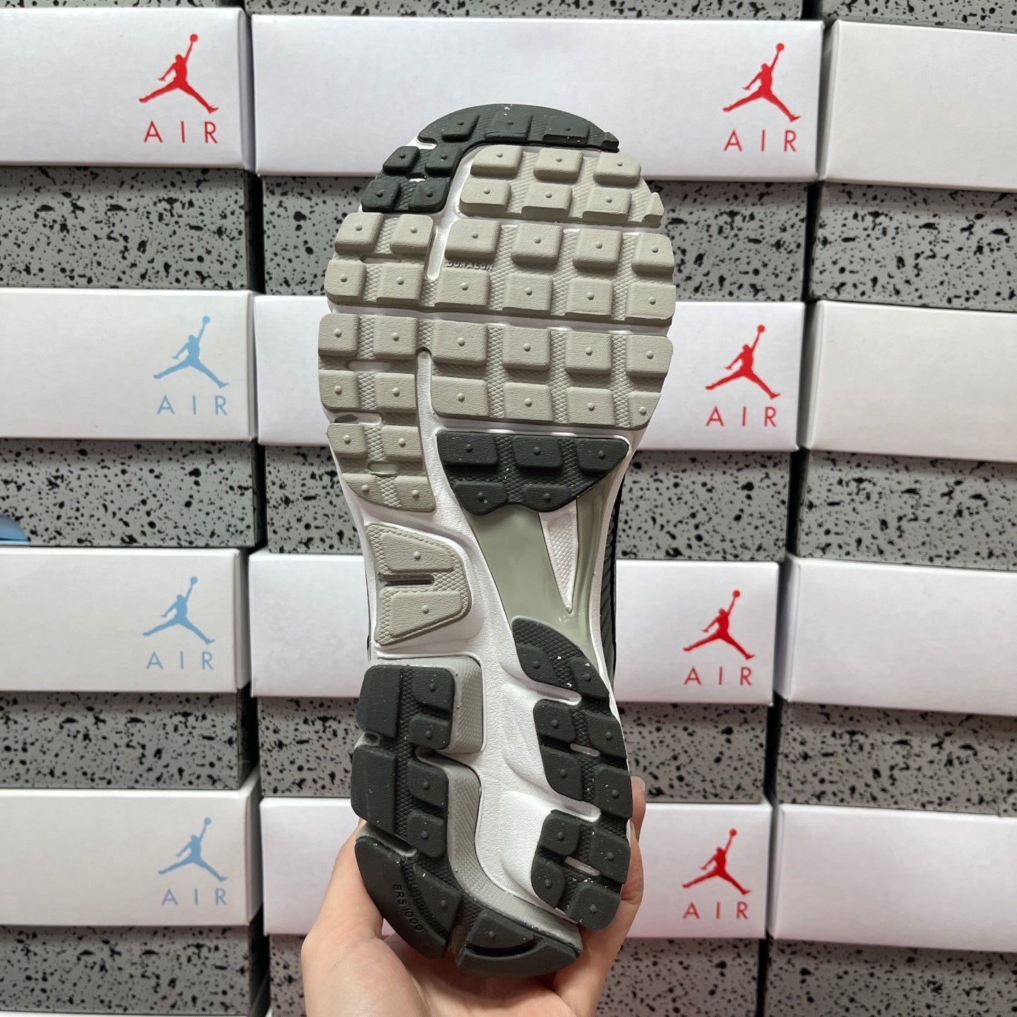 Vomero 5 Metallic Silver