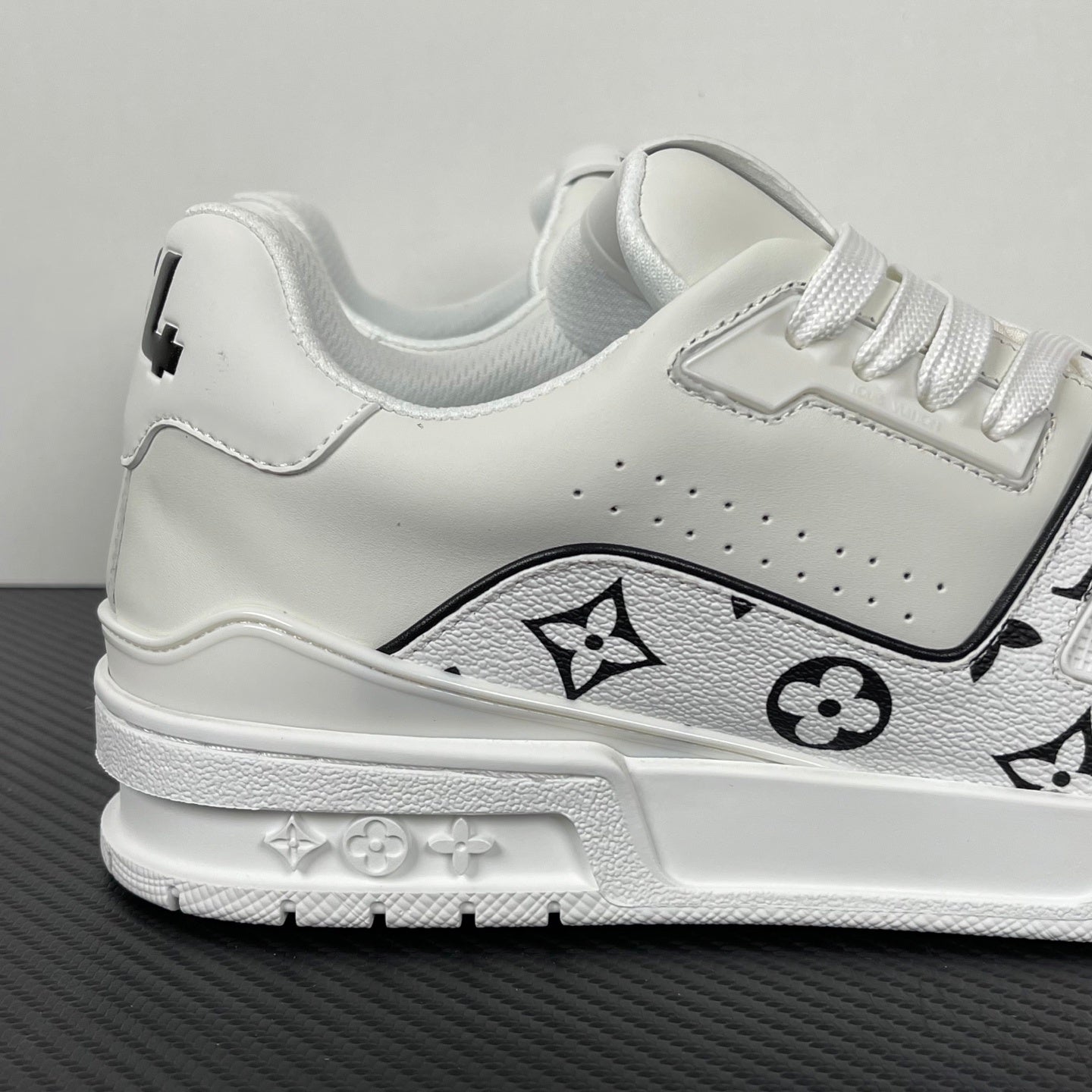 Trainer White Monogram