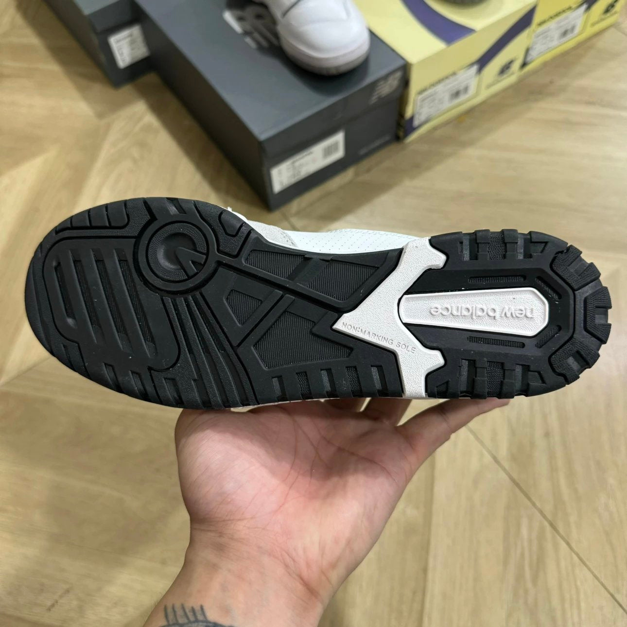 550 White and Black