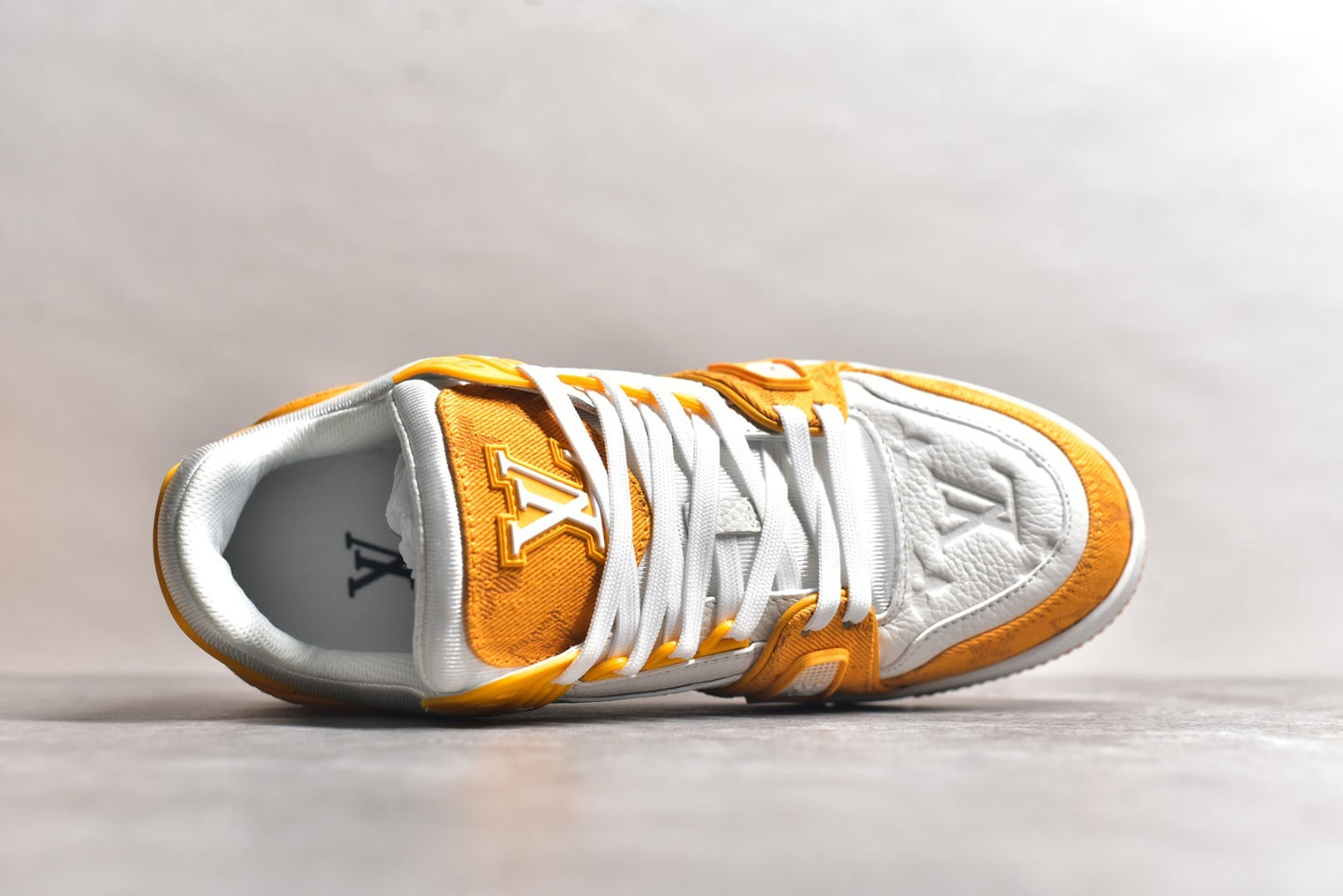 Trainer White and Orange