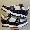 Trainer Black and White