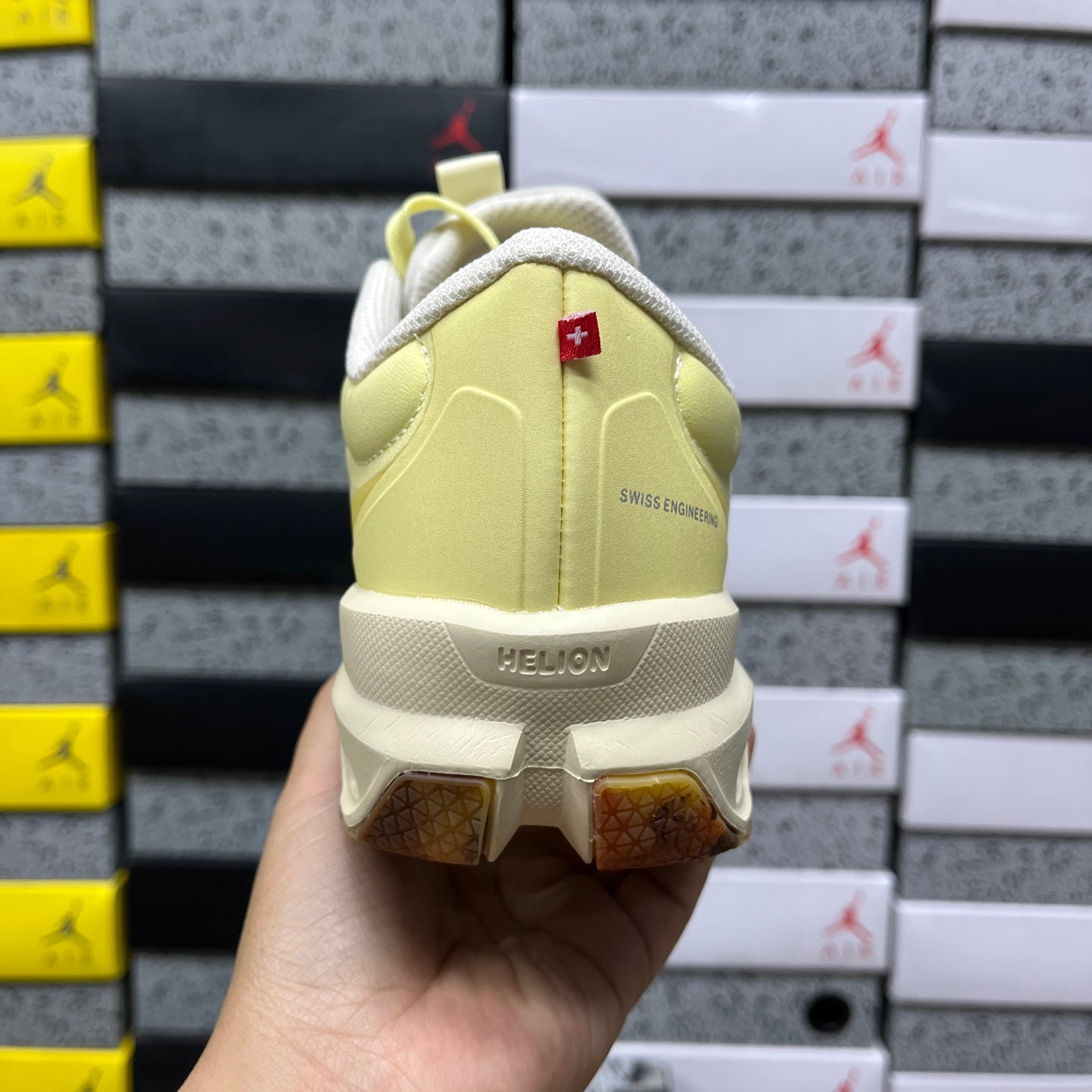 Cloudtilt Loewe Yellow