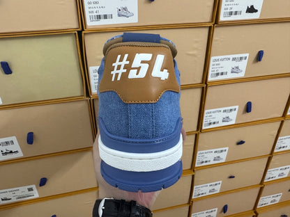 Trainer Blue