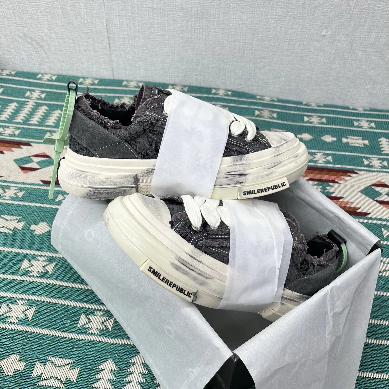 Smile Republic Black