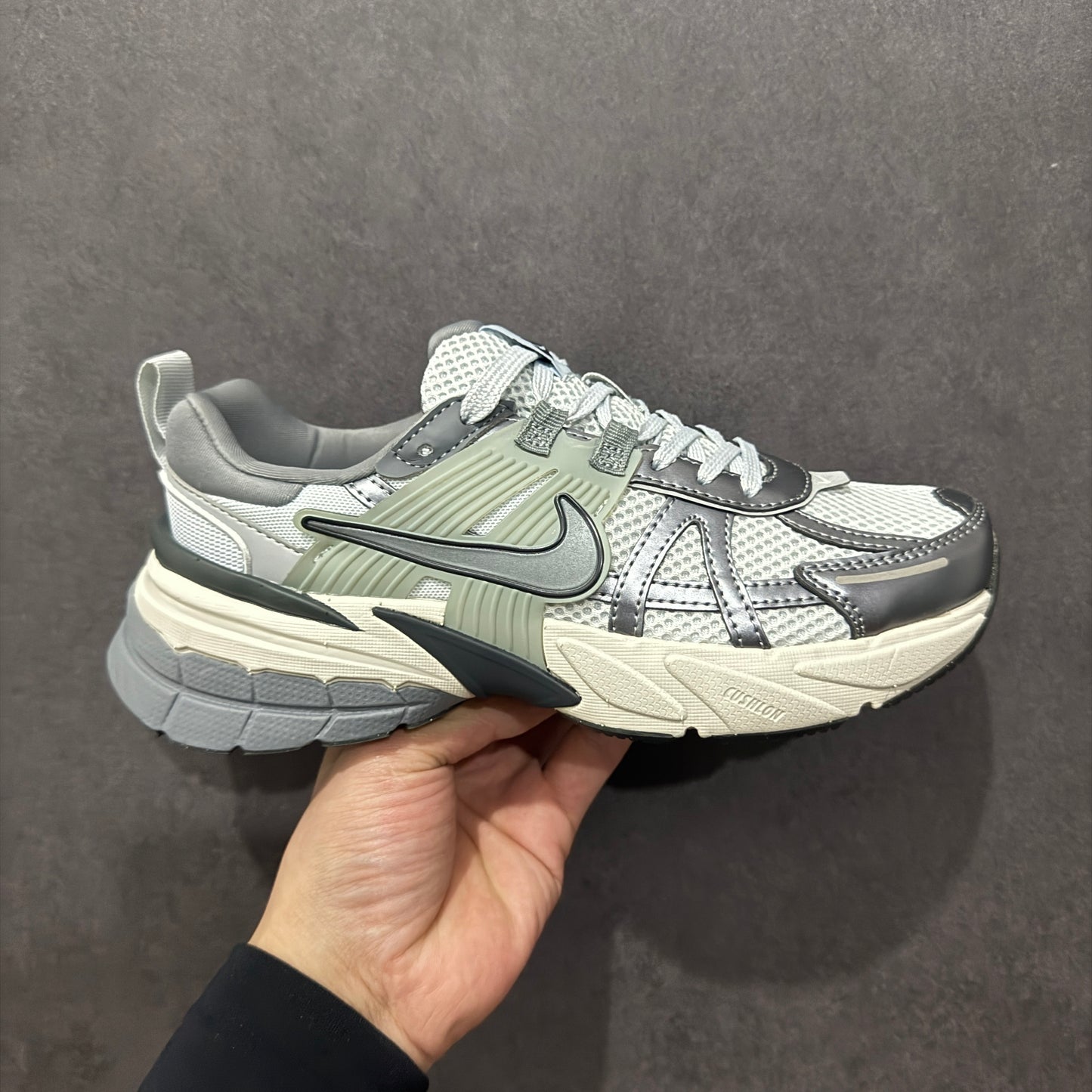 V2K Run Silver Grey