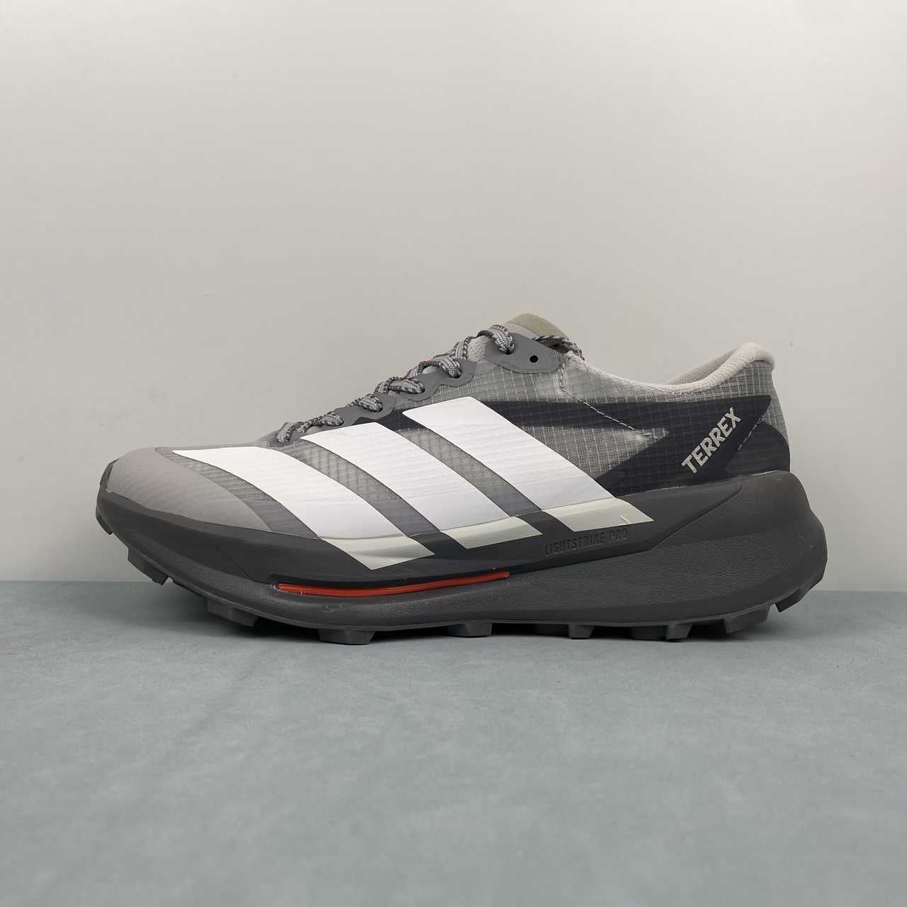 TERREX AGRAVIC Grey White
