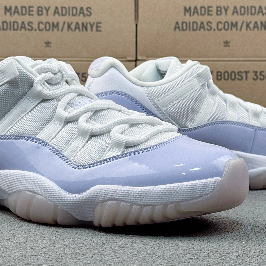 AJ11 Low Pure Violet