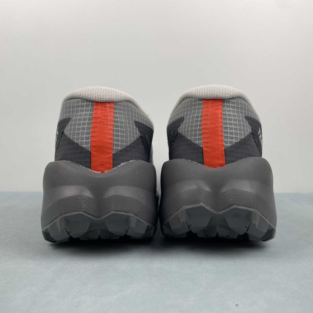 TERREX AGRAVIC Grey White