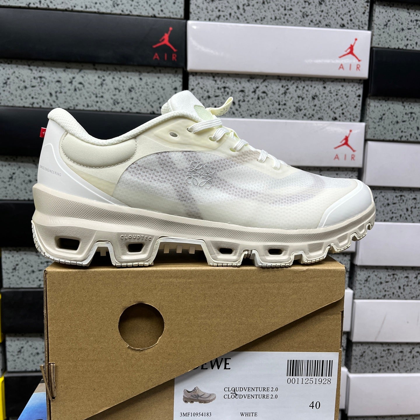 Cloudtilt Loewe White
