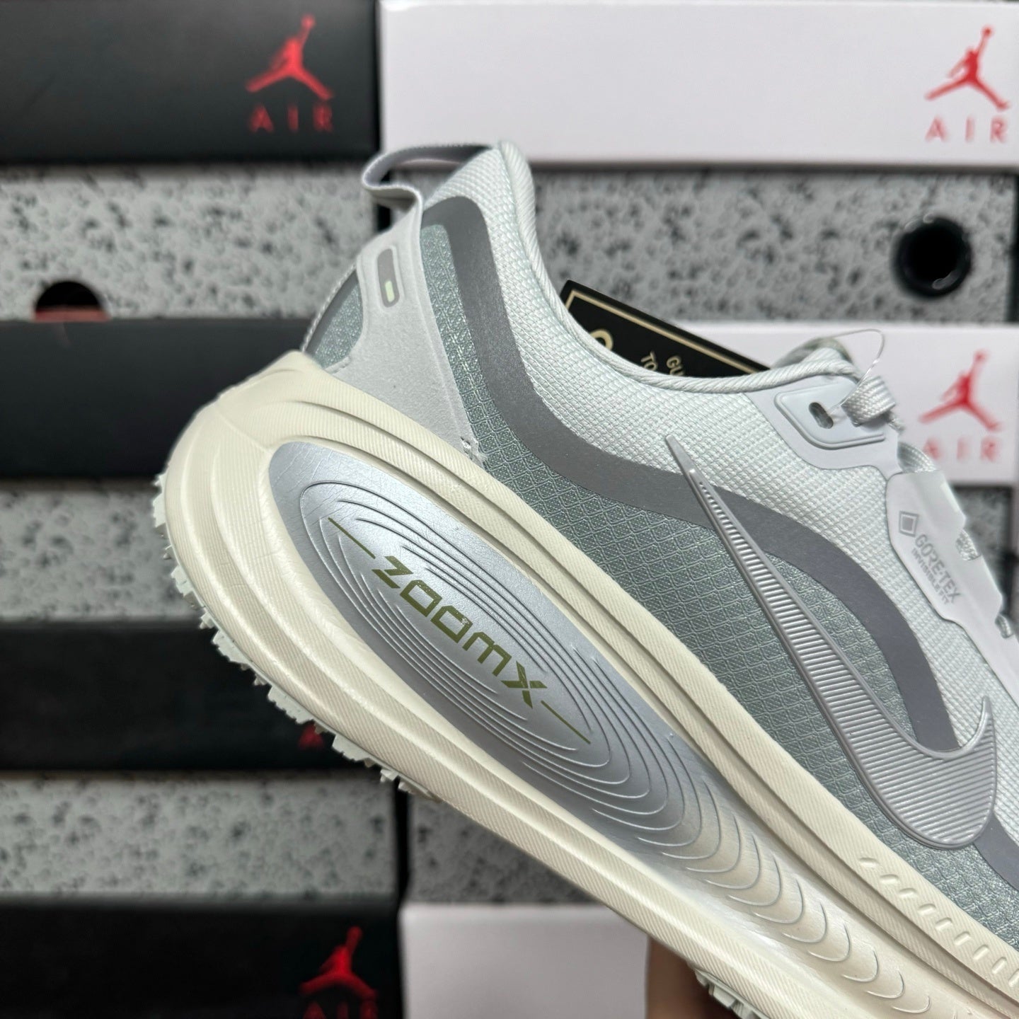 Vomero Plus Pure Platinum