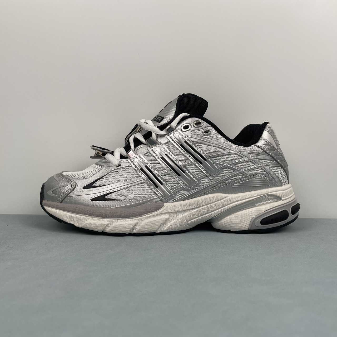 Adistar Cushion3 Silver Metallic