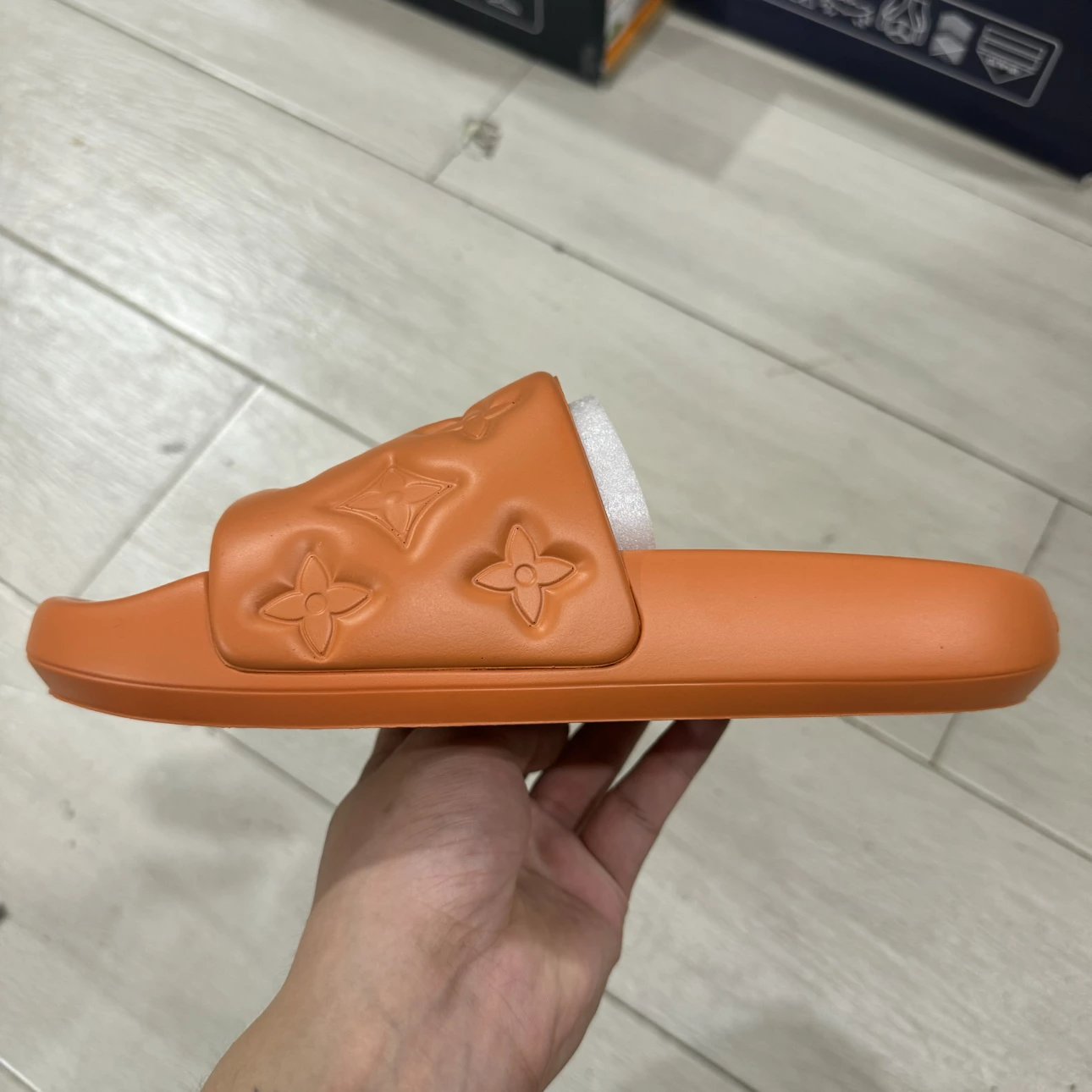 Chinelo Lv Orange
