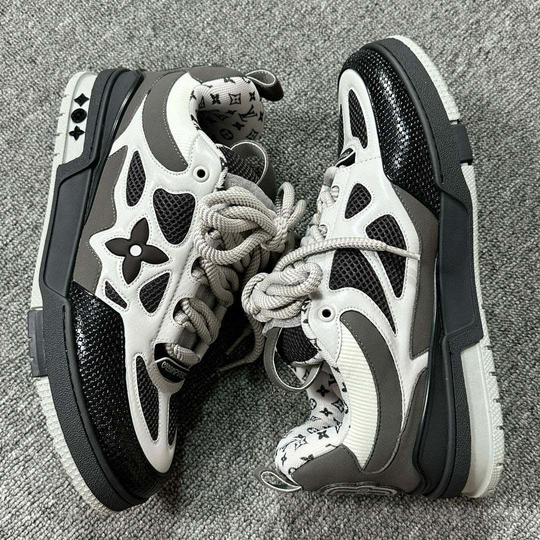 Skate Black and White