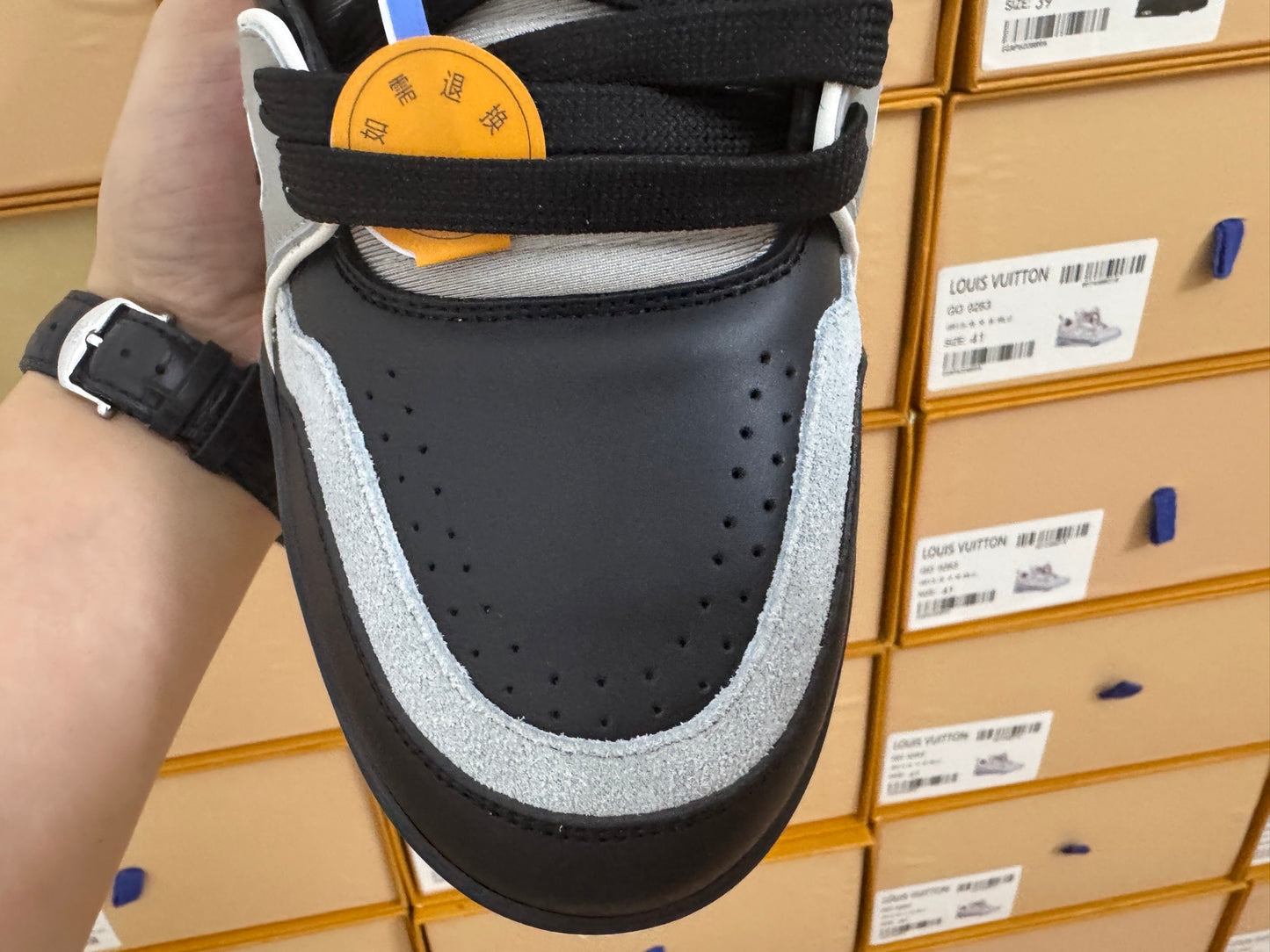 Trainer Black and Gray