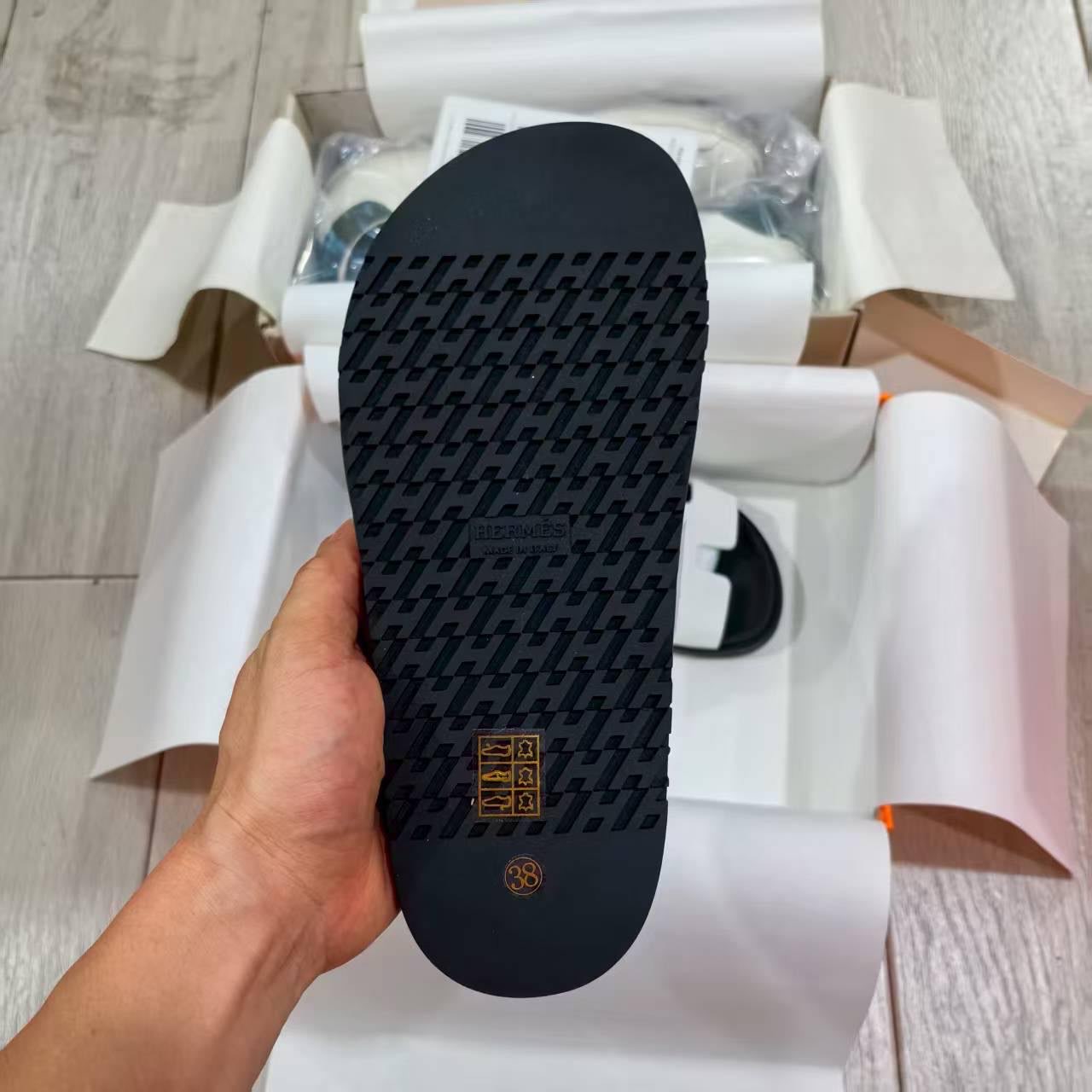 Hermes Chinelos