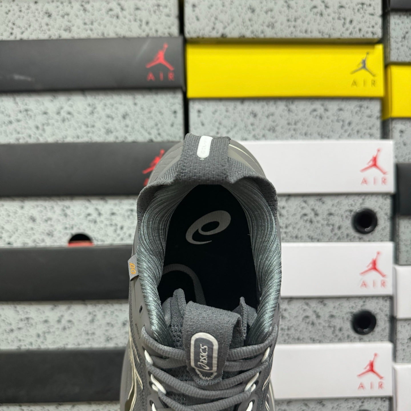 GEL-NIMBUS 28 Dark Grey