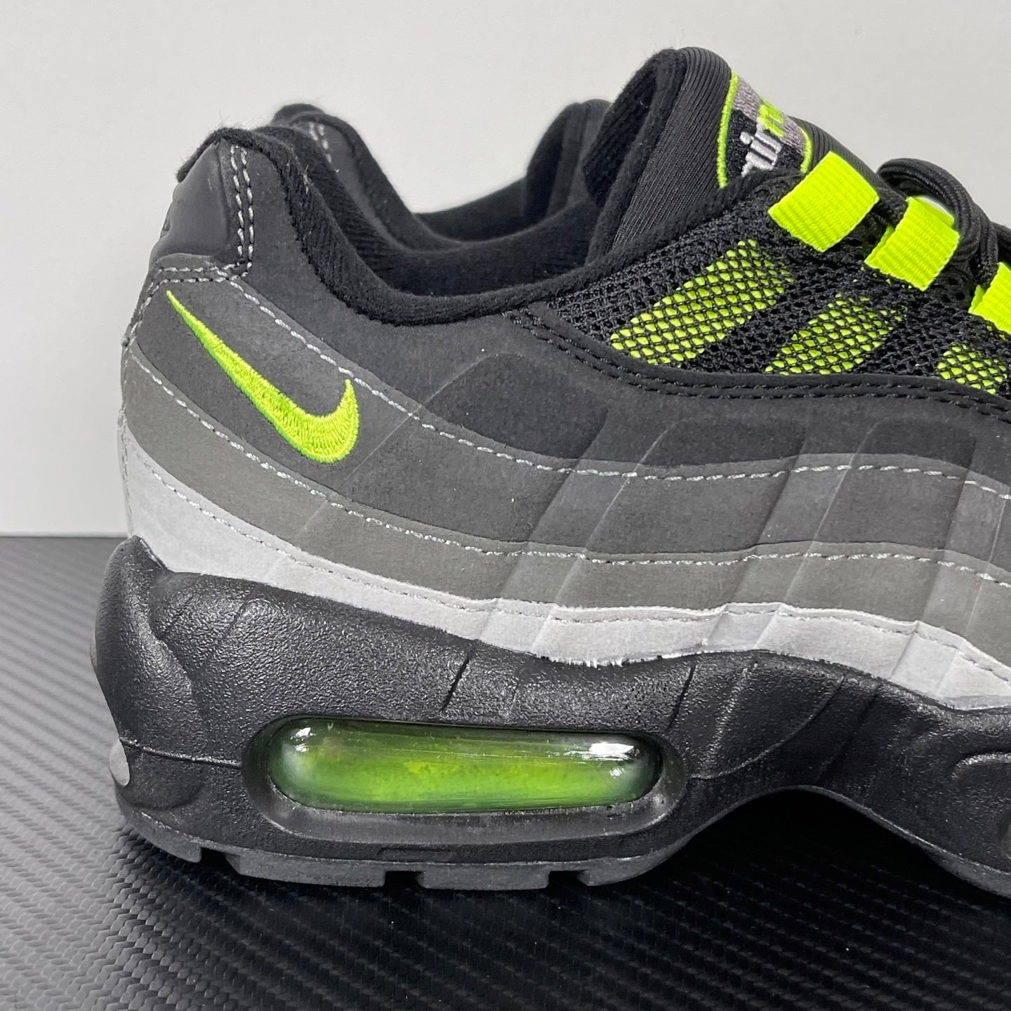 95 Black Neon