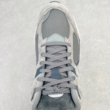 2002R Retro Grey