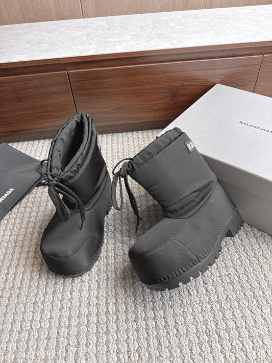 BLG Alaska Suede Boots Nylon Black