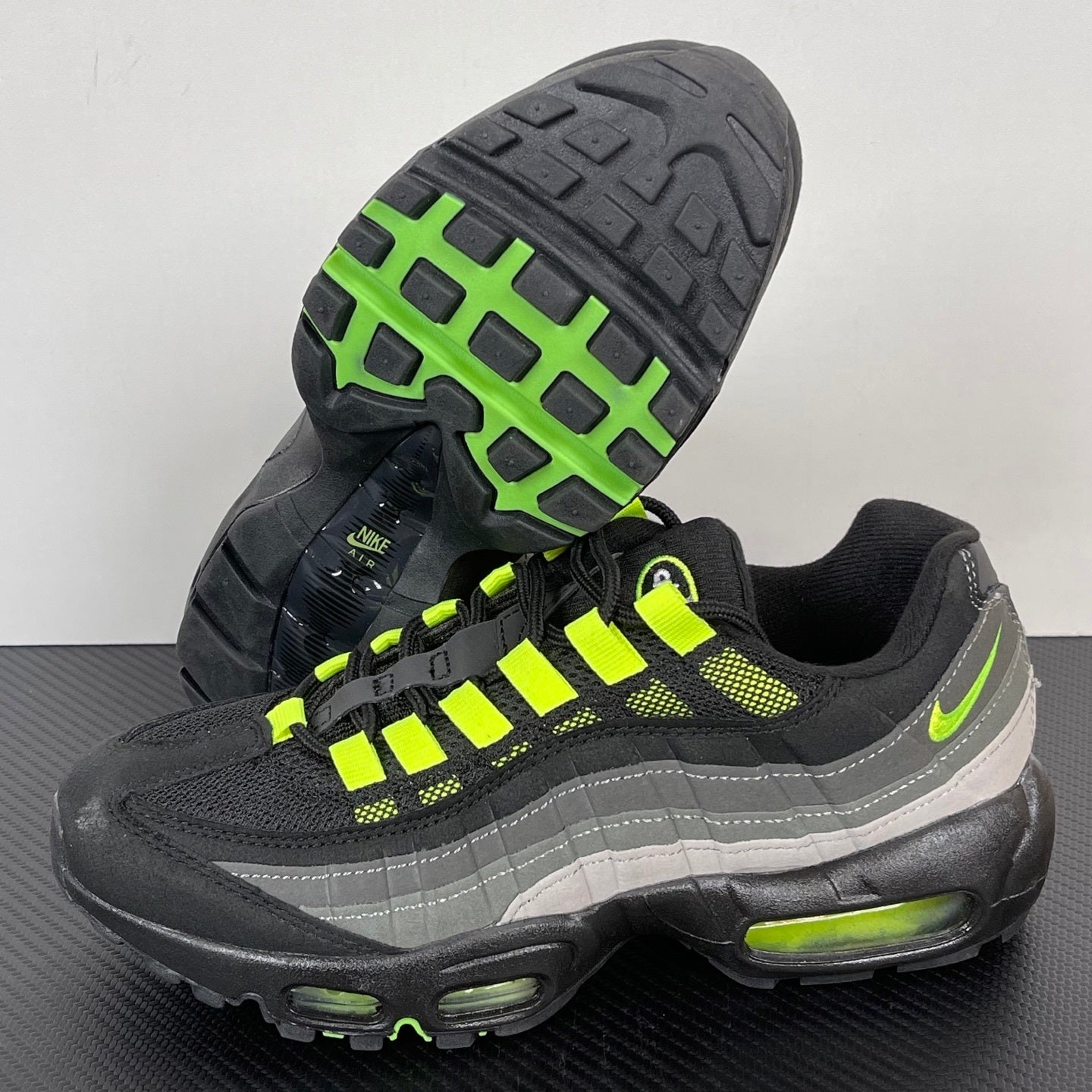 95 Black Neon
