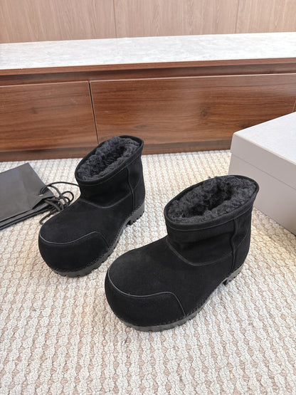 BLG Alaska Suede Boots Black