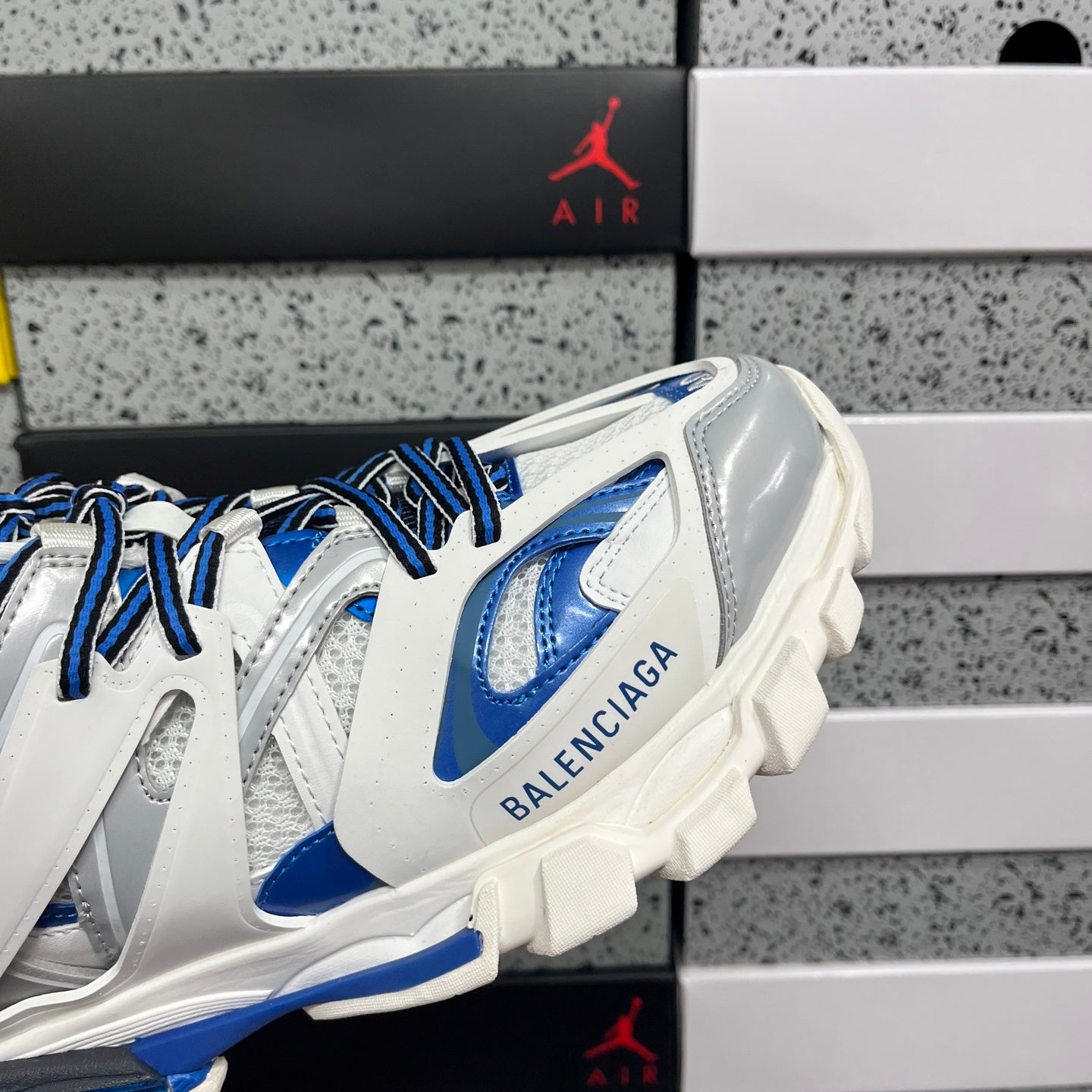 BLG Track White Blue