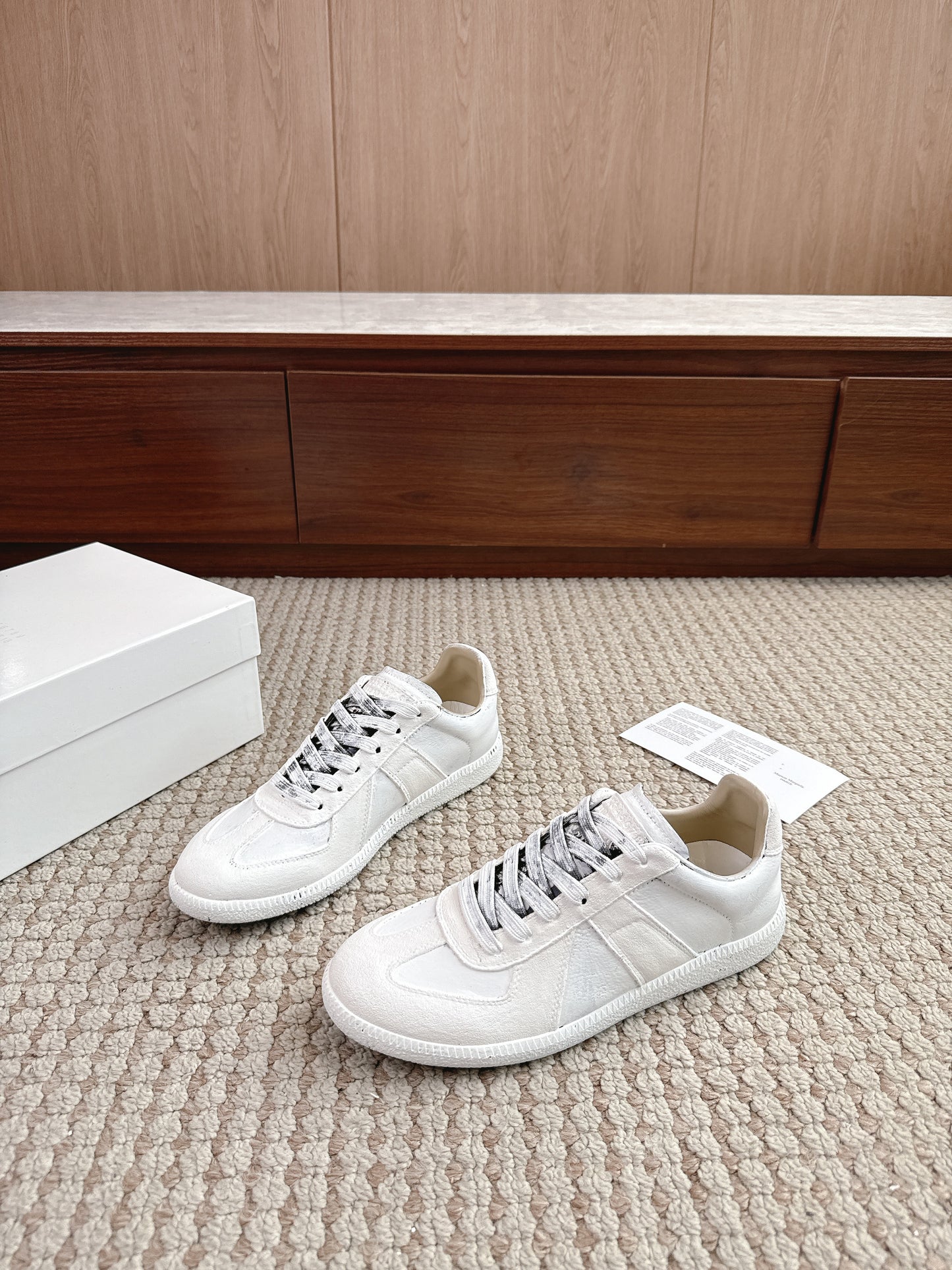 Maison Full White Paint Laces