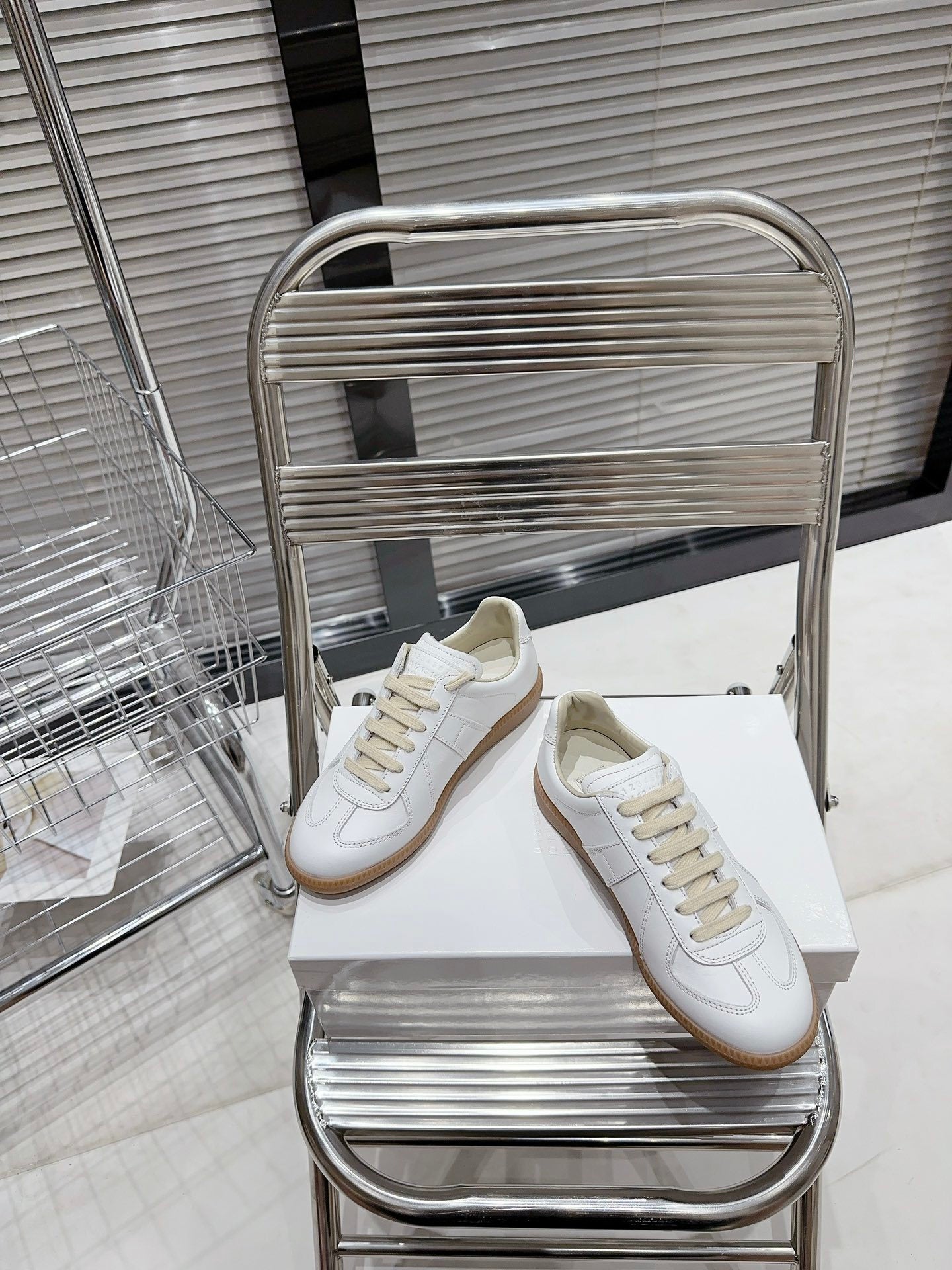 Maison  Pure White Gum Sole