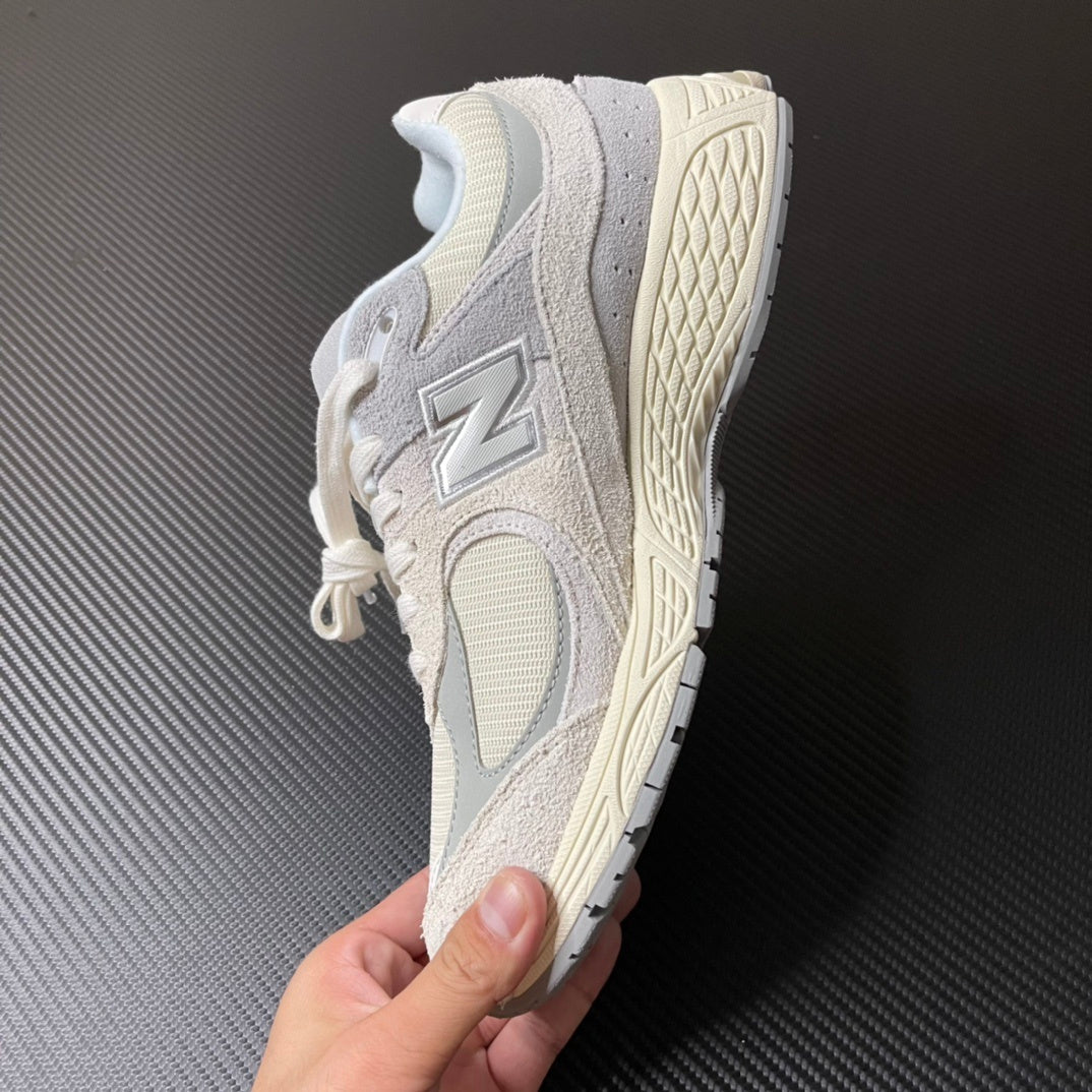 2002 the Year of the Loong is grey